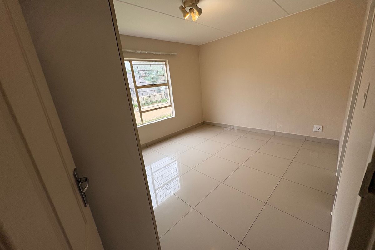 Apartment Rental Monthly In Midrand - Photo 2