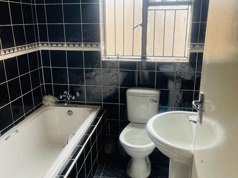 House Rental Monthly In Soweto - Photo 5