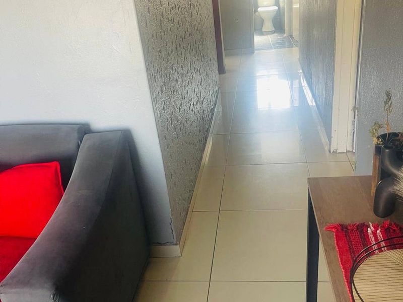 House Rental Monthly In Soweto - Photo 3