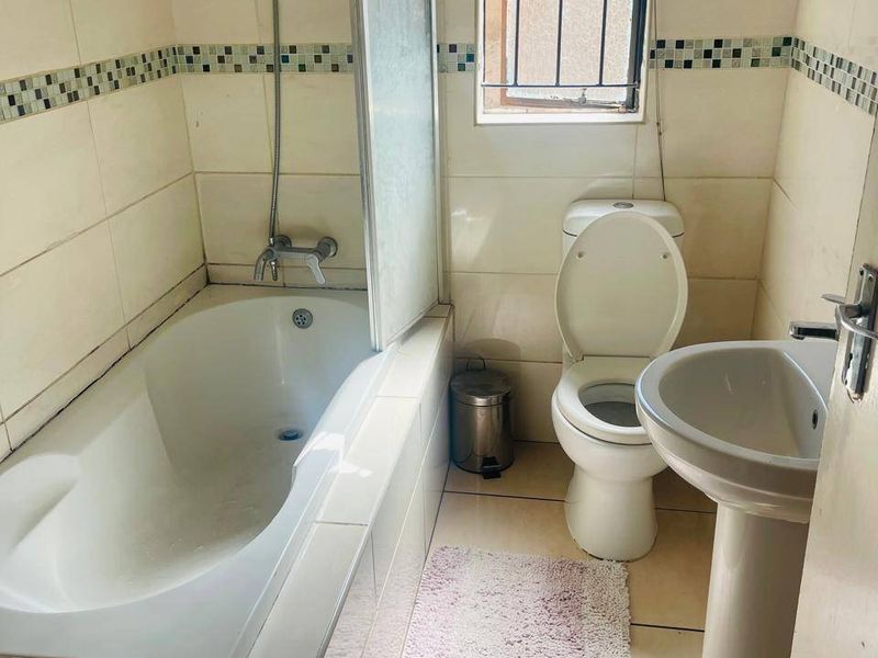 House Rental Monthly In Soweto - Photo 8