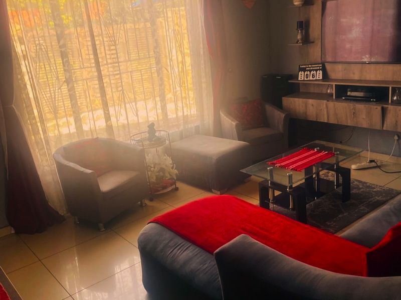 House Rental Monthly In Soweto - Photo 1