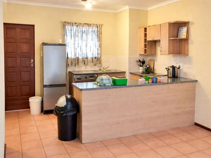 Apartment For Sale In Midrand - Photo 2