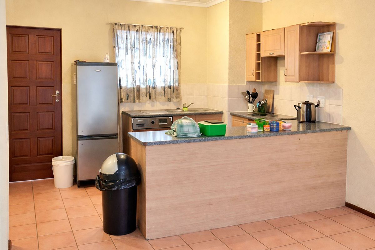 Apartment For Sale In Midrand - Photo 2