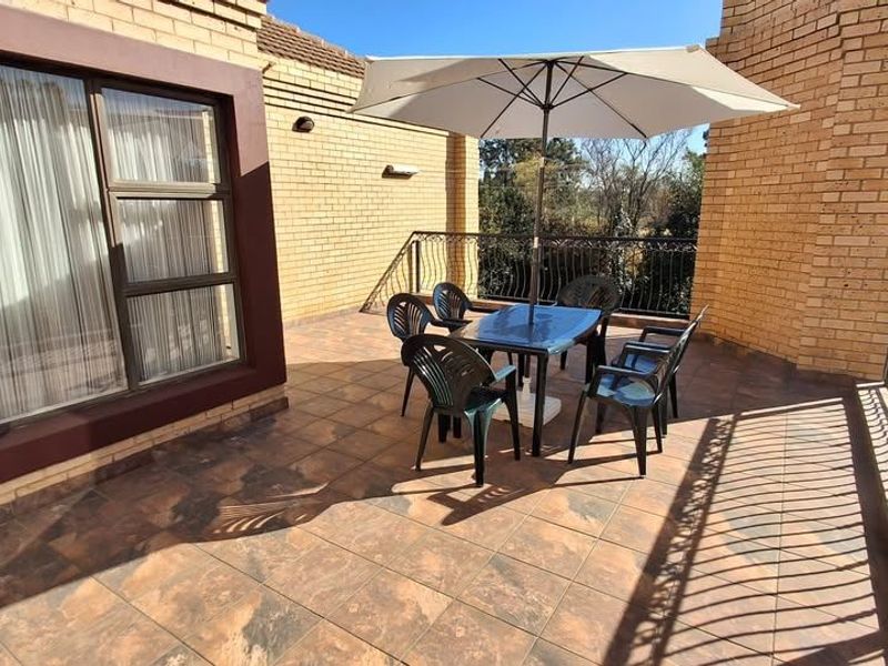 Townhouse Rental Monthly In Centurion - Photo 2