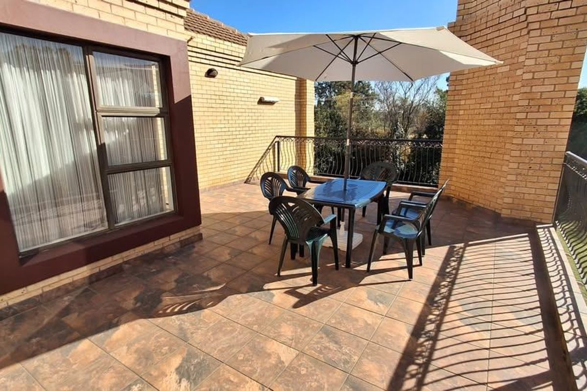 Townhouse Rental Monthly In Centurion - Photo 2