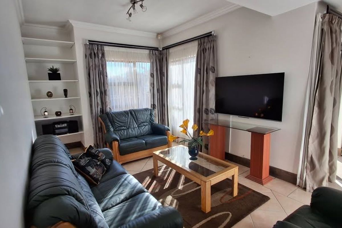 Townhouse Rental Monthly In Centurion - Photo 5