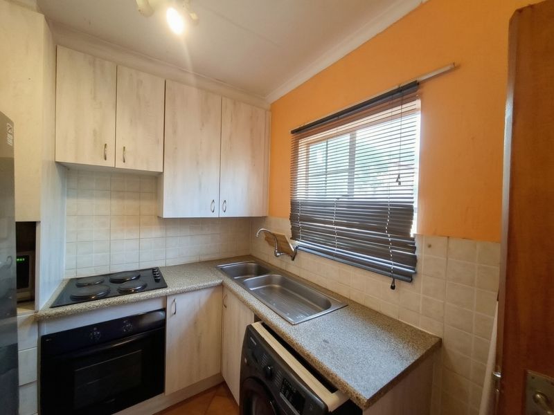 Apartment For Sale In Roodepoort - Photo 4