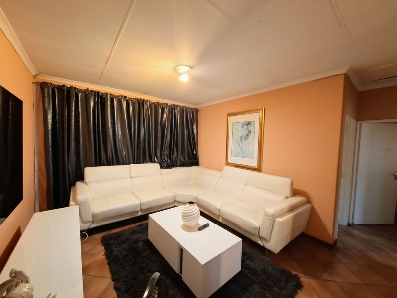 Apartment For Sale In Roodepoort - Photo 6
