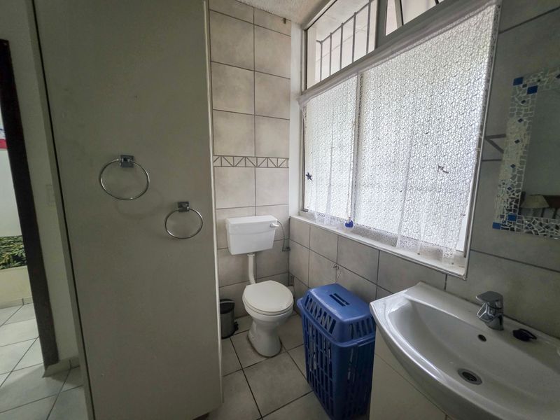 Apartment For Sale In Margate - Photo 5