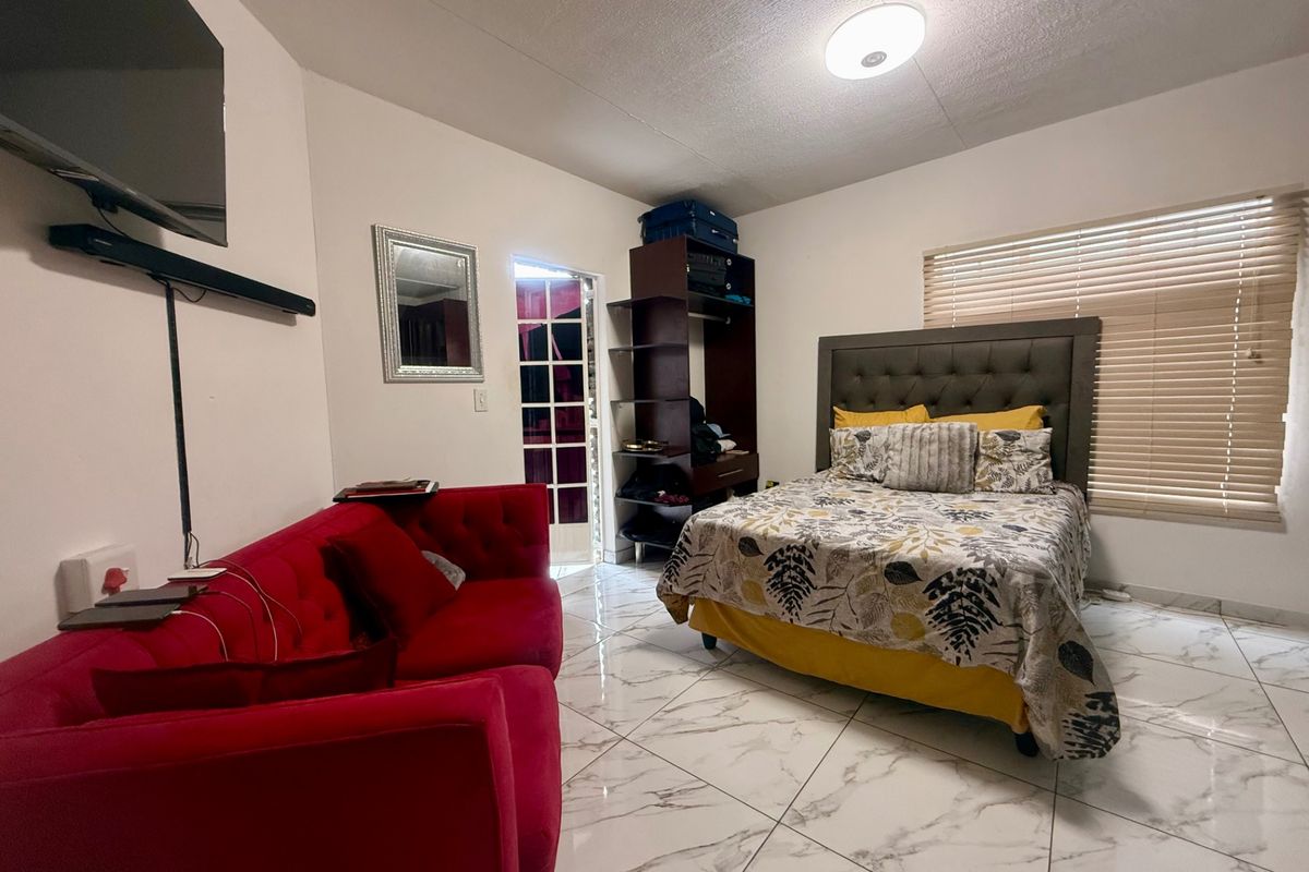 Apartment Pending Sale In Bloemfontein - Photo 4