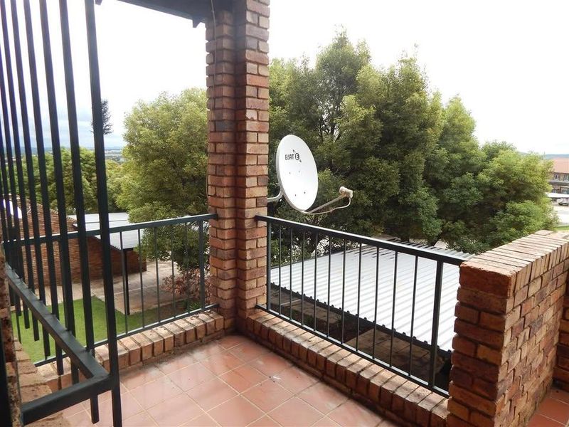 Townhouse Rental Monthly In Pretoria - Photo 2