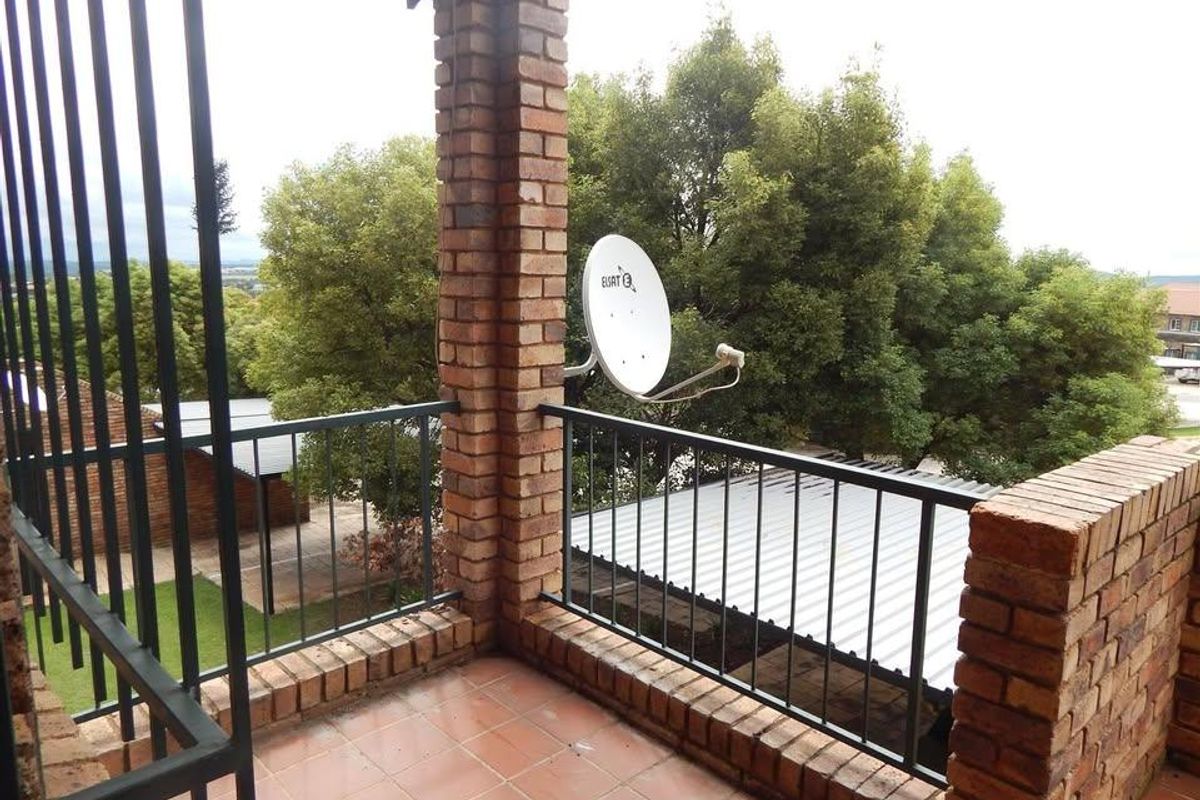 Townhouse Rental Monthly In Pretoria - Photo 2
