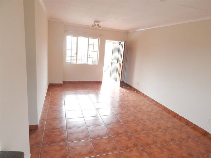 Townhouse Rental Monthly In Pretoria - Photo 3