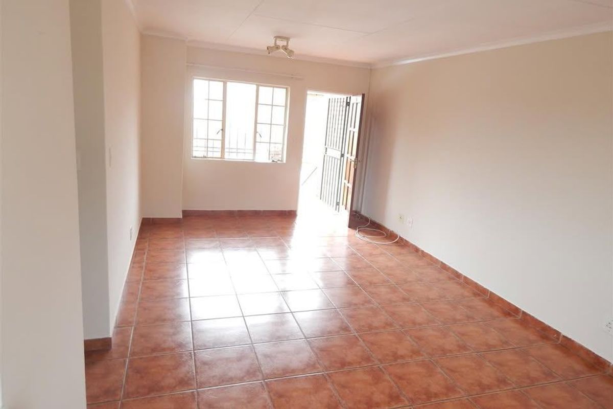 Townhouse Rental Monthly In Pretoria - Photo 3