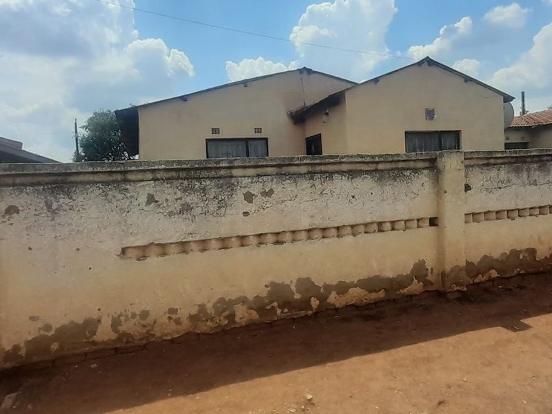 House For Sale In Katlehong - Photo 1