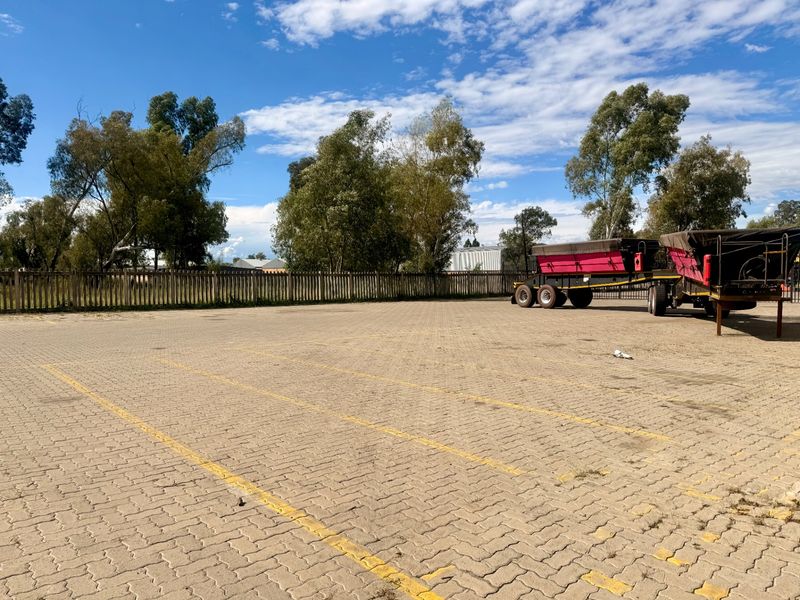 Commercial Rental Monthly In Bloemfontein - Photo 2