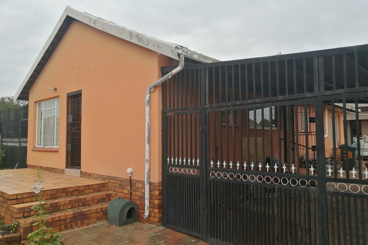 House For Sale In Johannesburg - Photo 3