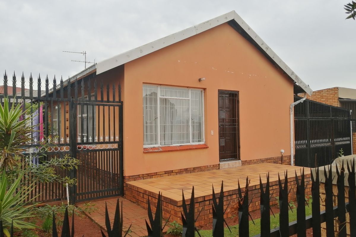 House For Sale In Johannesburg - Photo 2