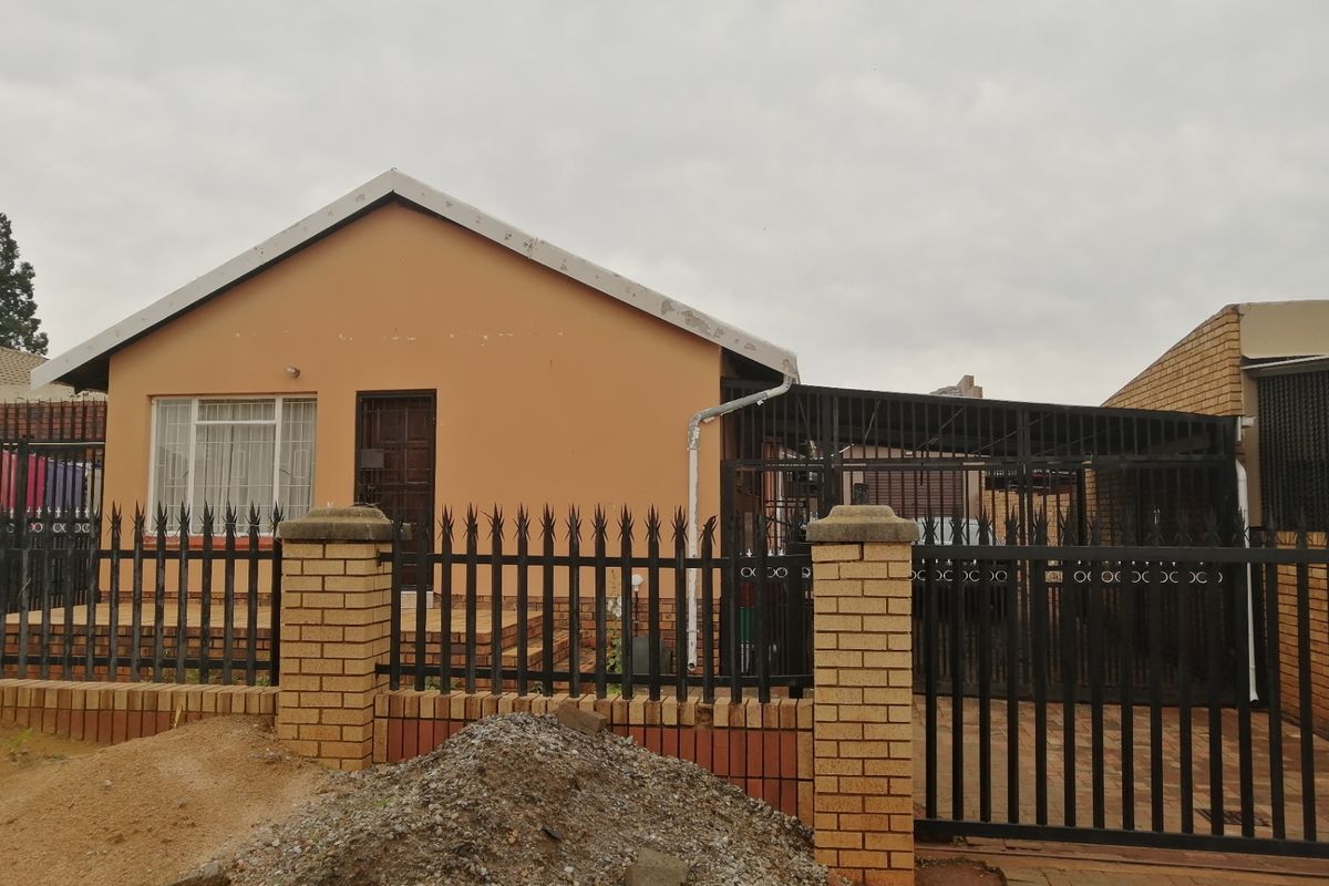 House For Sale In Johannesburg - Photo 4