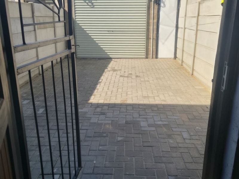 Townhouse Rental Monthly In Blue Downs - Photo 5