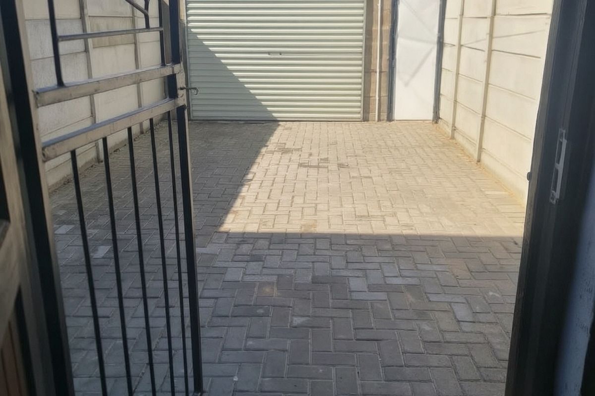 Townhouse Rental Monthly In Blue Downs - Photo 5