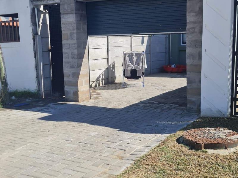 Townhouse Rental Monthly In Blue Downs - Photo 3