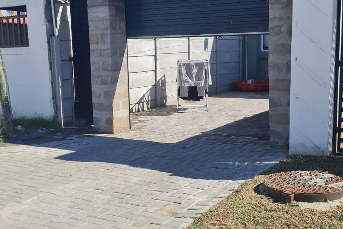 Townhouse Rental Monthly In Blue Downs - Photo 3