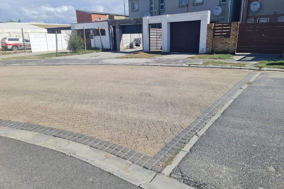 Townhouse Rental Monthly In Blue Downs - Photo 2