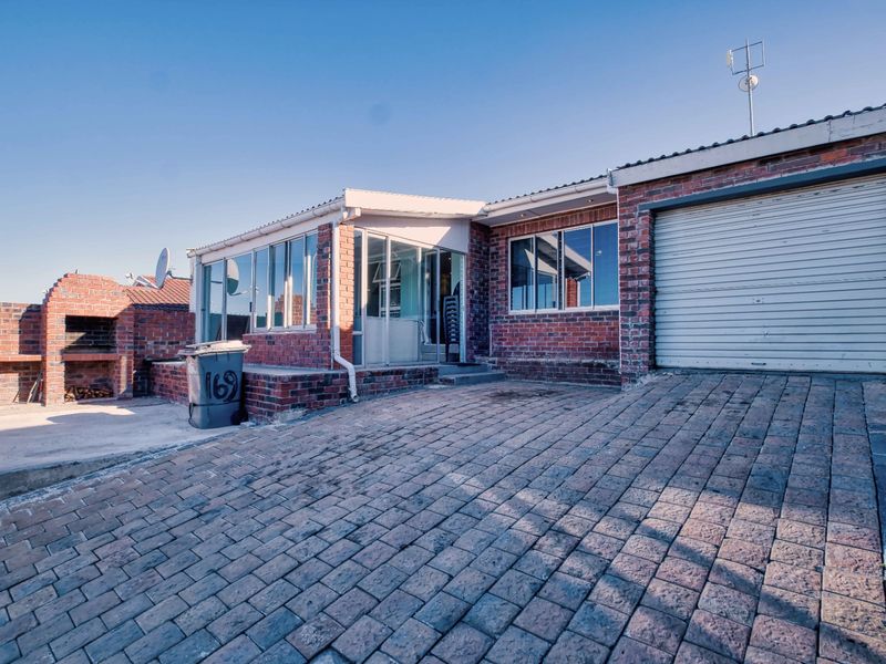 House Pending Sale In Port Elizabeth - Photo 1