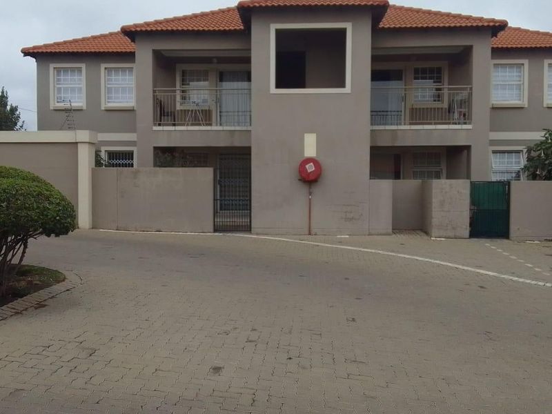 Townhouse Rental Monthly In Benoni - Photo 3
