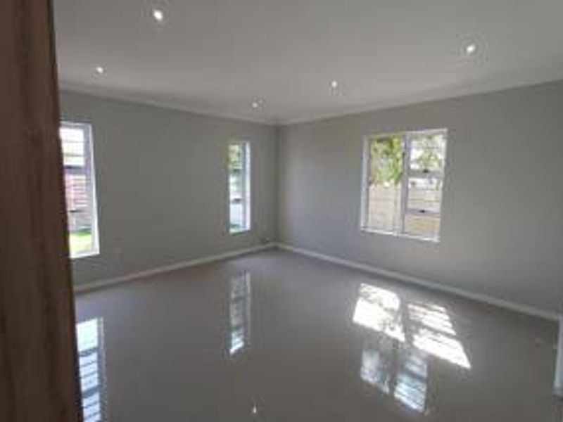 House For Sale In Port Elizabeth - Photo 10