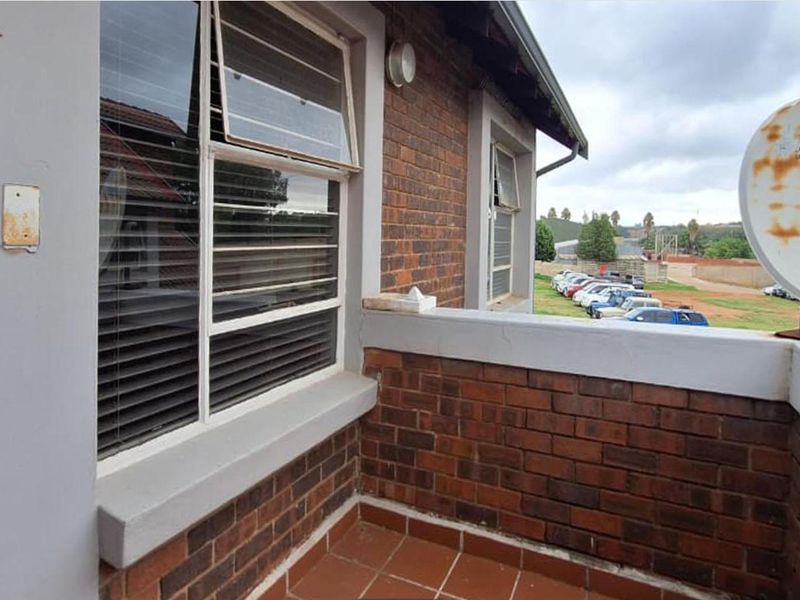 Apartment For Sale In Kempton Park - Photo 3