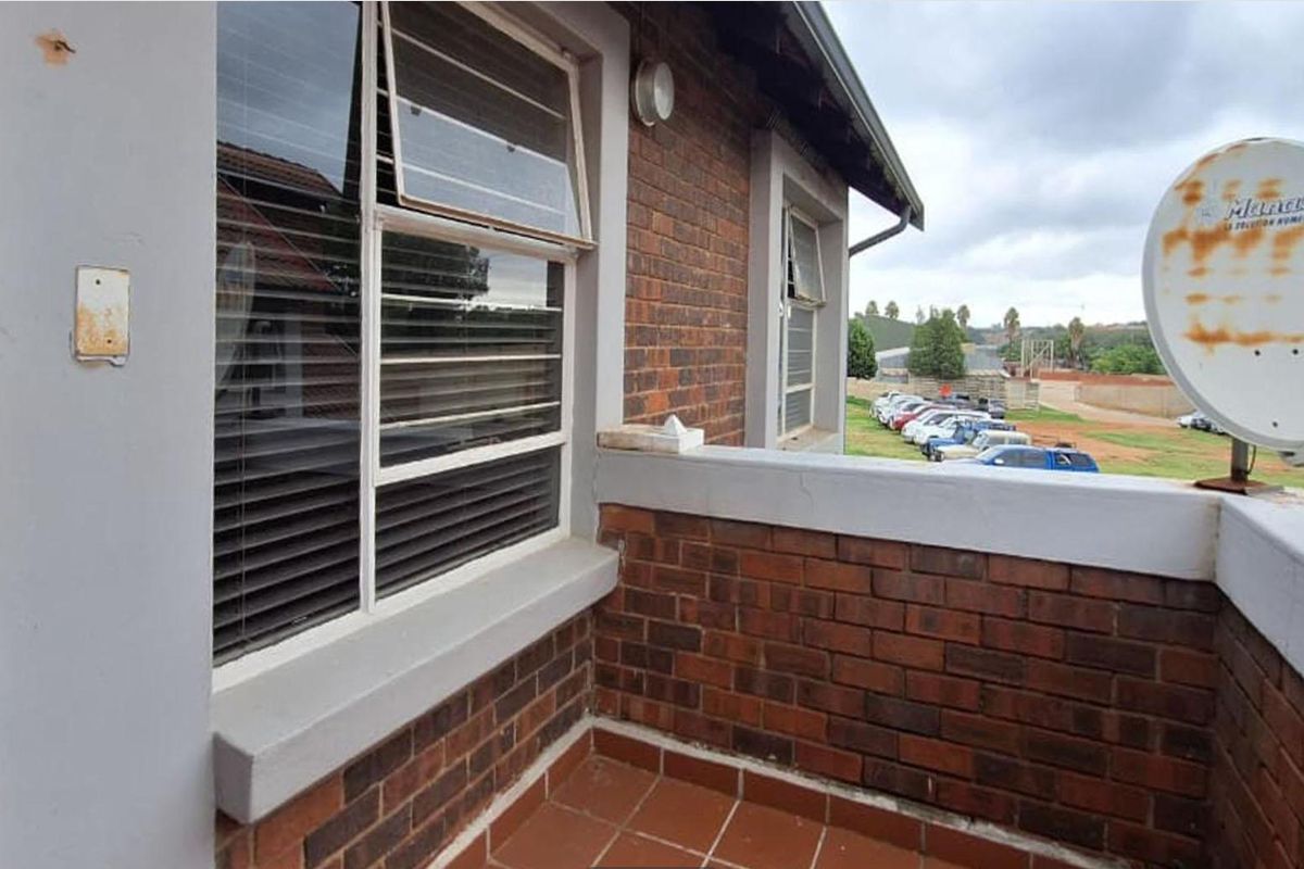 Apartment For Sale In Kempton Park - Photo 3