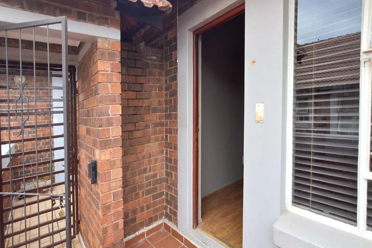 Apartment For Sale In Kempton Park - Photo 2