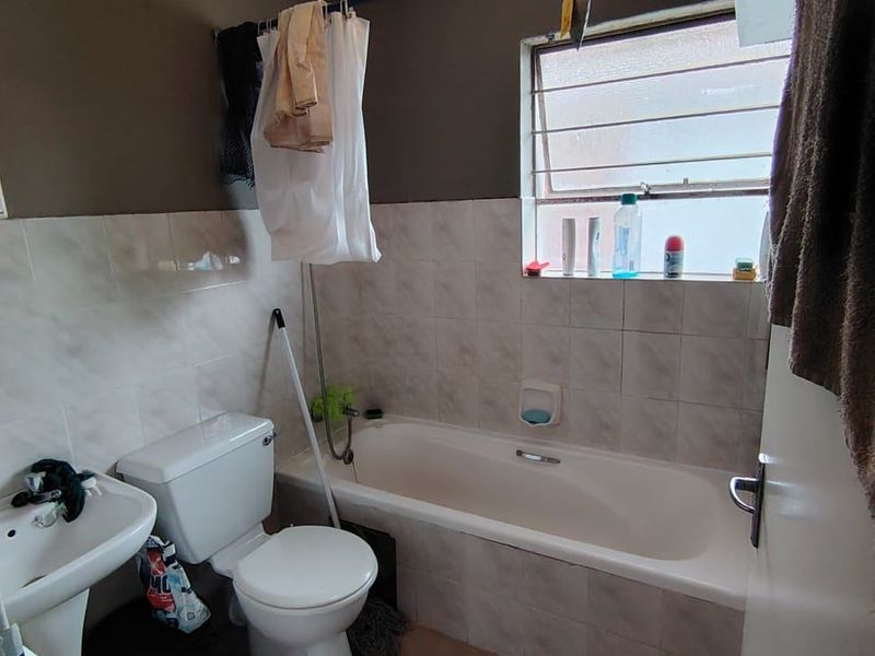 Apartment For Sale In Kempton Park - Photo 10