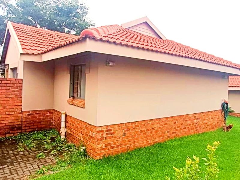 Townhouse Rental Monthly In Centurion - Photo 10