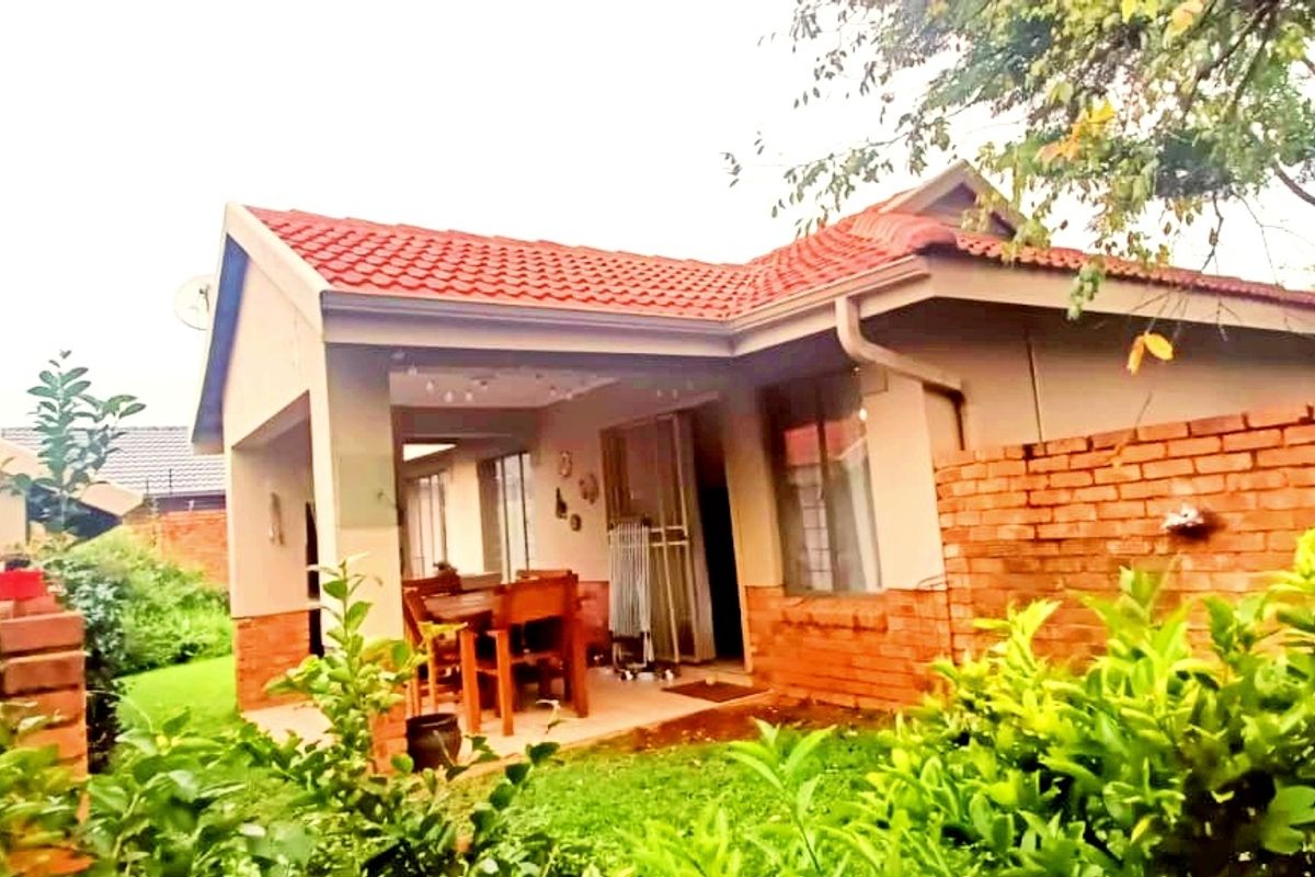 Townhouse Rental Monthly In Centurion - Photo 5