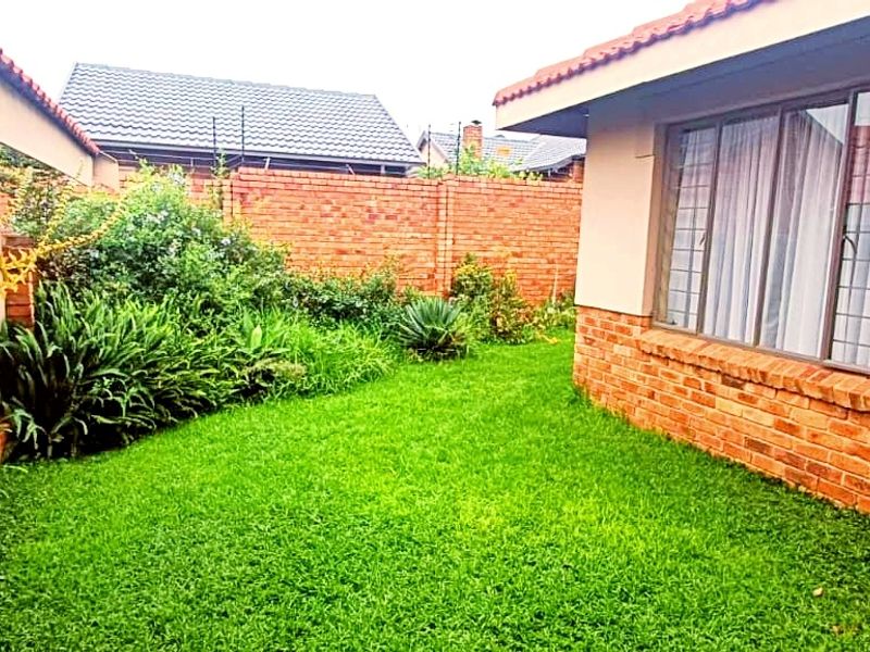 Townhouse Rental Monthly In Centurion - Photo 8