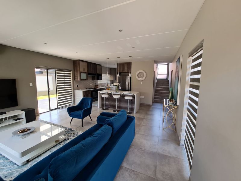 Townhouse For Sale In Bloemfontein - Photo 2