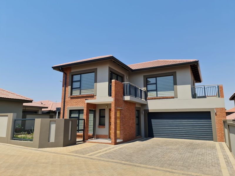 Townhouse For Sale In Bloemfontein - Photo 1