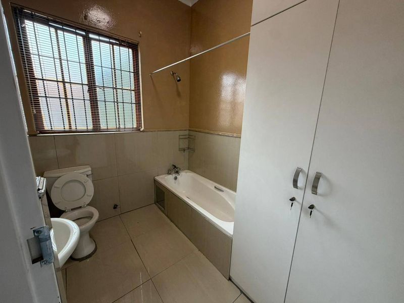 Townhouse Rental Monthly In Johannesburg - Photo 10