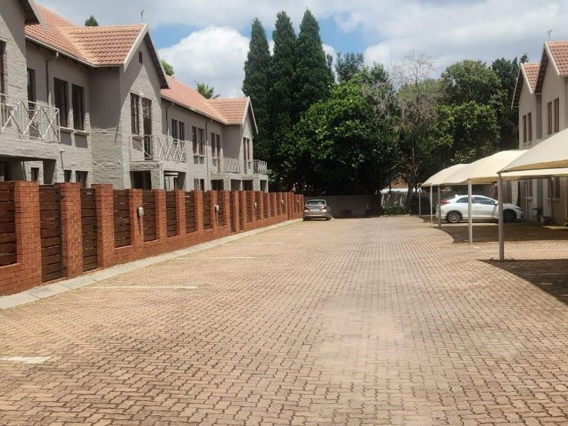 Townhouse Rental Monthly In Johannesburg - Photo 2