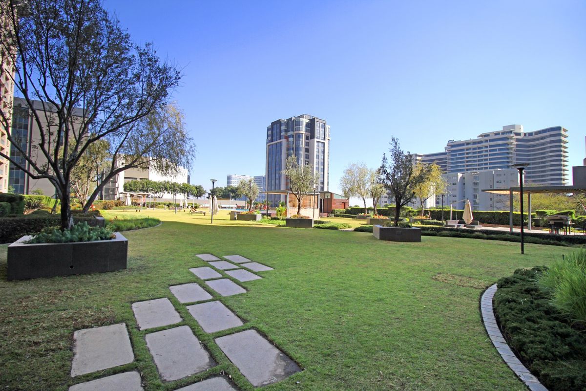 Apartment Rental Monthly In Sandton - Photo 4