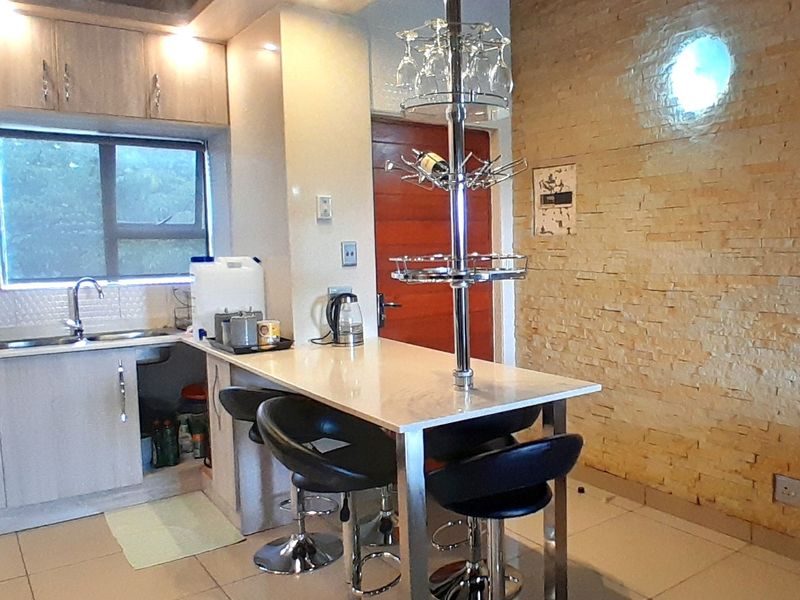 Apartment For Sale In Sandton - Photo 2