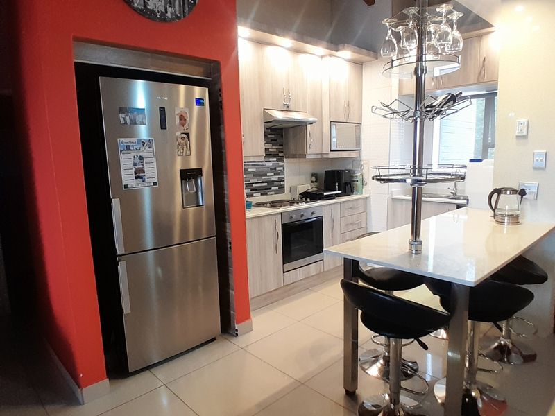 Apartment For Sale In Sandton - Photo 1