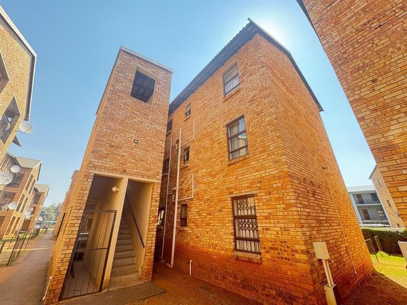 Apartment For Sale In Roodepoort - Photo 4