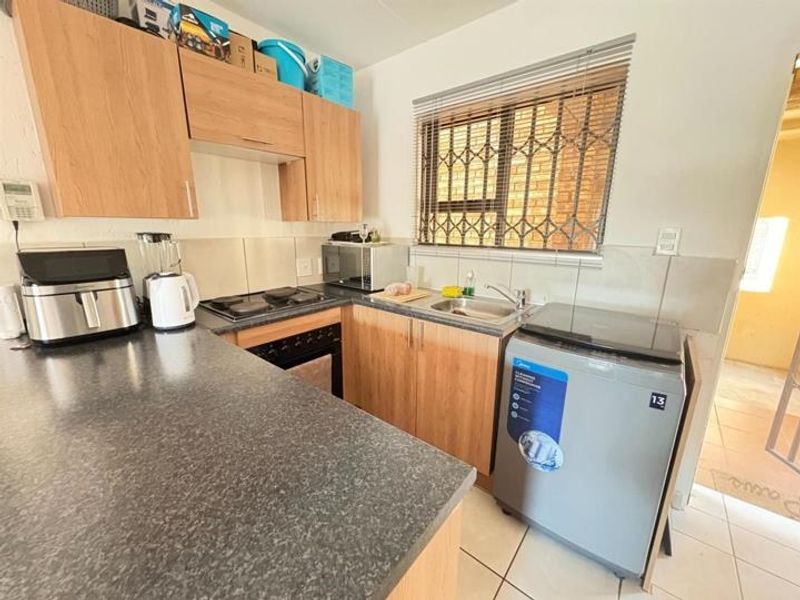 Apartment For Sale In Roodepoort - Photo 3