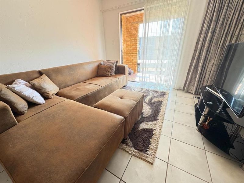 Apartment For Sale In Roodepoort - Photo 9