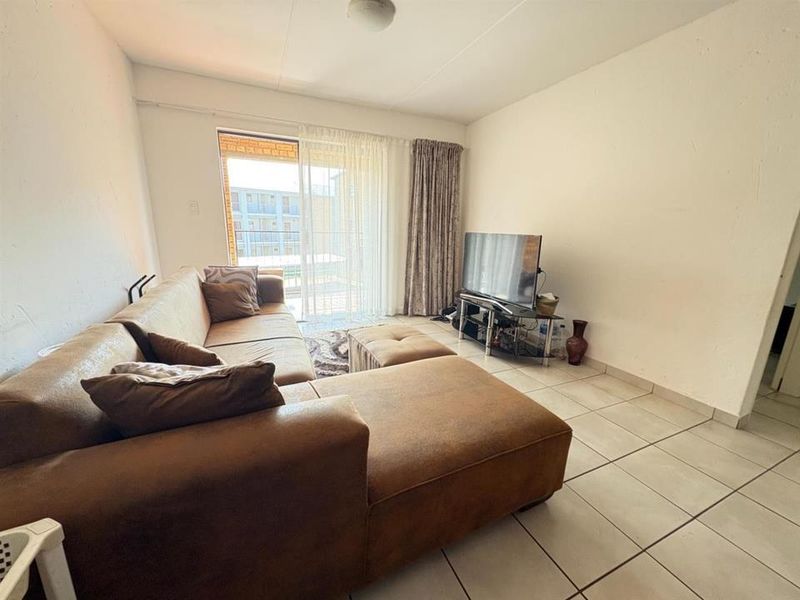 Apartment For Sale In Roodepoort - Photo 8