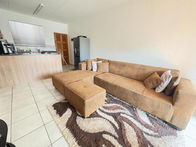 Apartment For Sale In Roodepoort - Photo 7